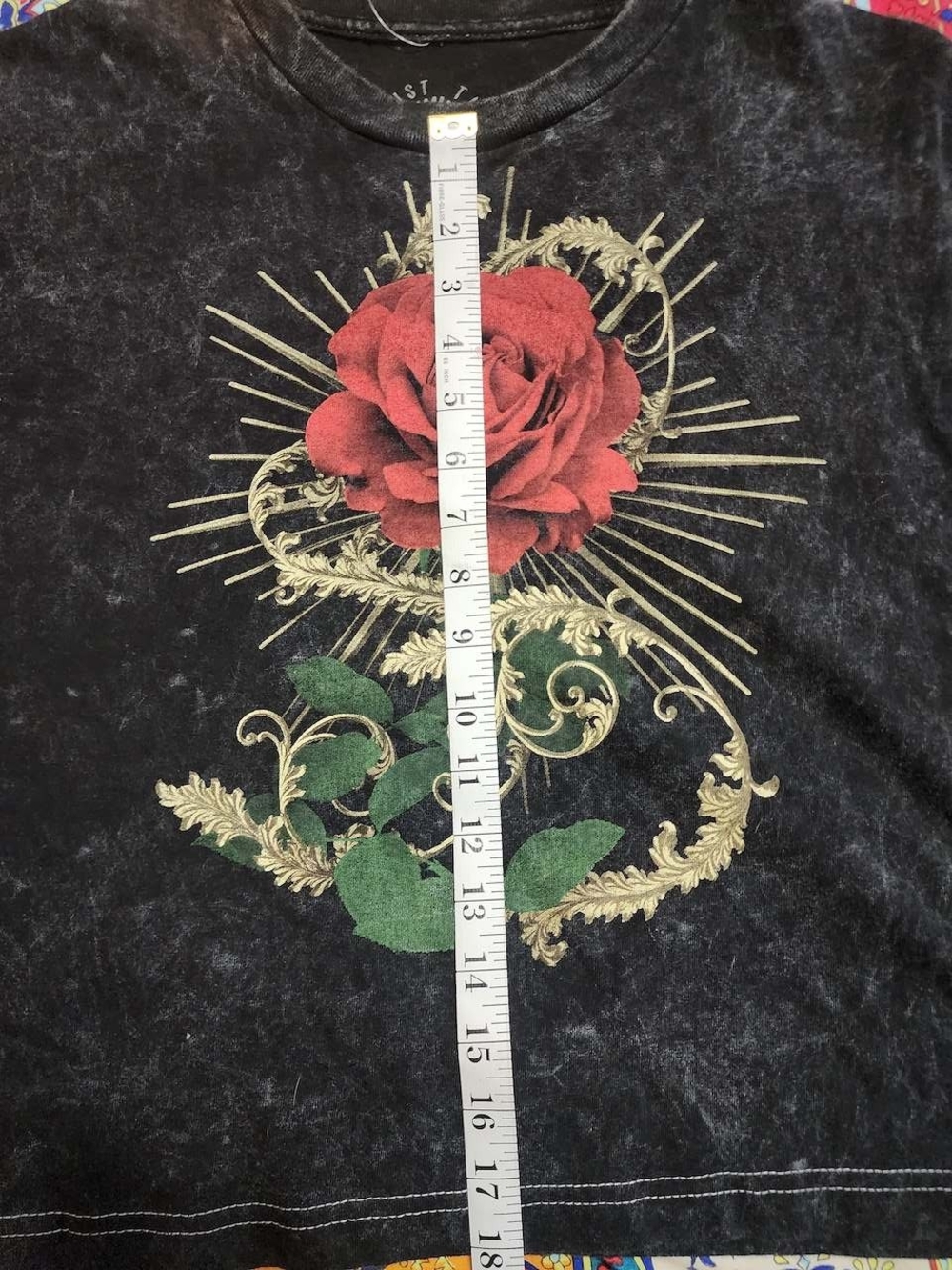 Vintage Black Graphic Tee with Red Rose Motif Crop Top Grunge Distressed - Picture 3 of 7